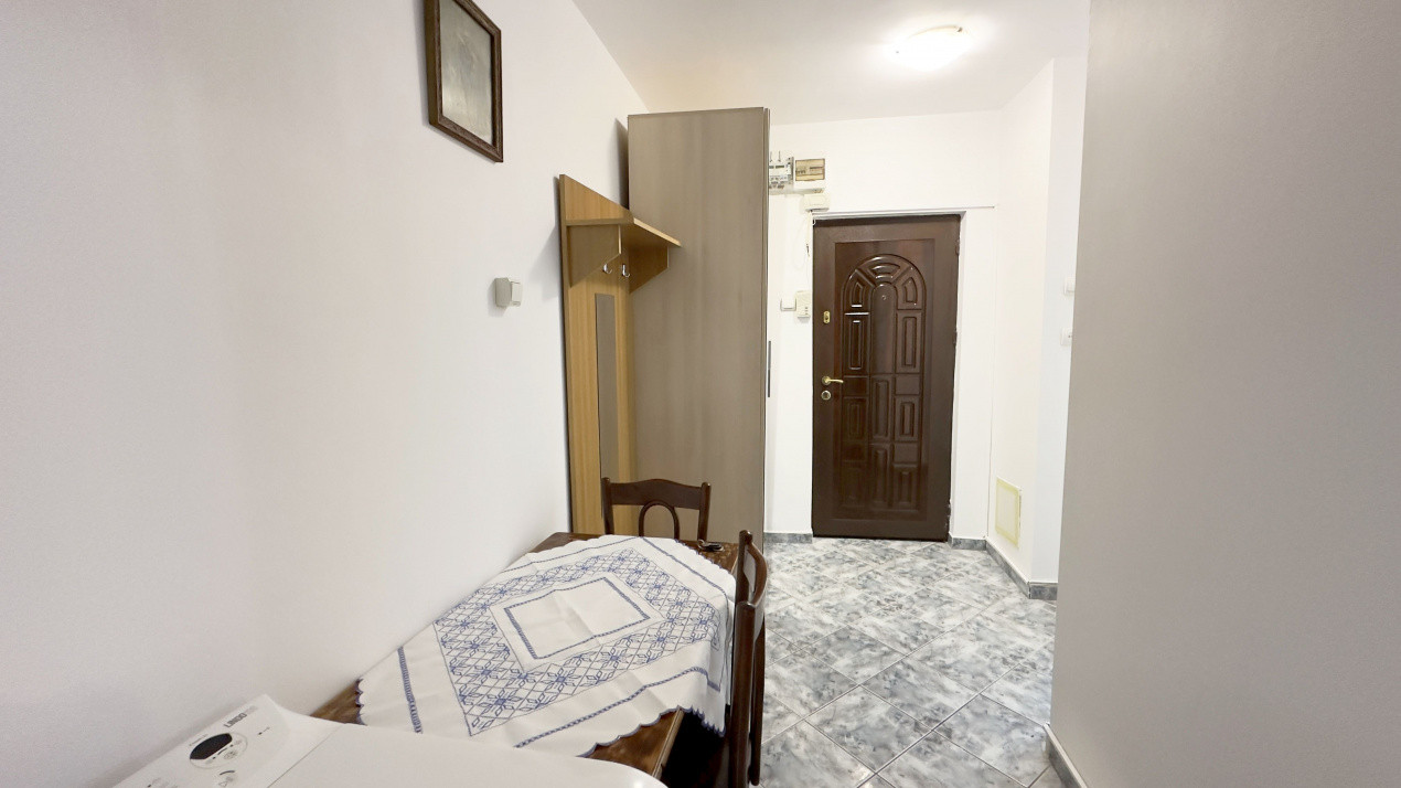 Piata Veteranilor, garsoniera luminoasa!