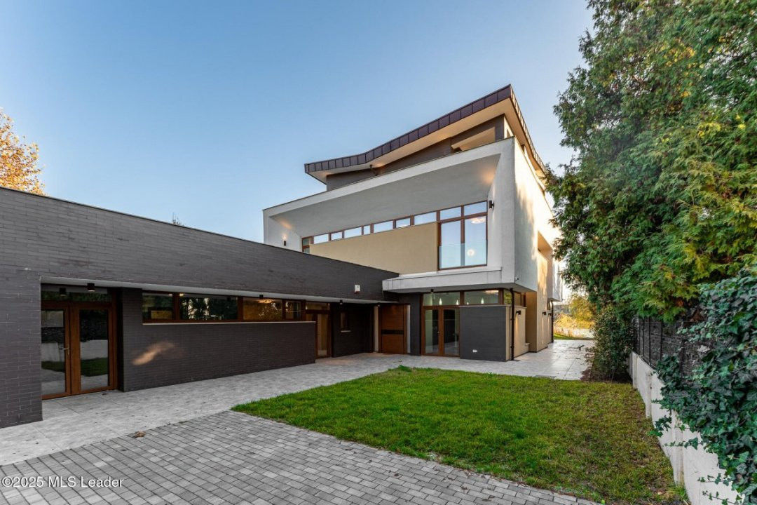 Casa TA de pe malul lacului Mogosoaia