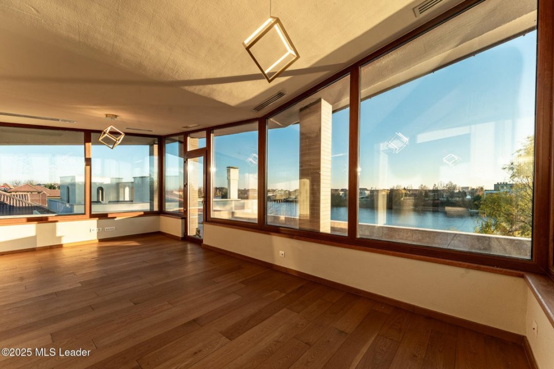 Casa TA de pe malul lacului Mogosoaia