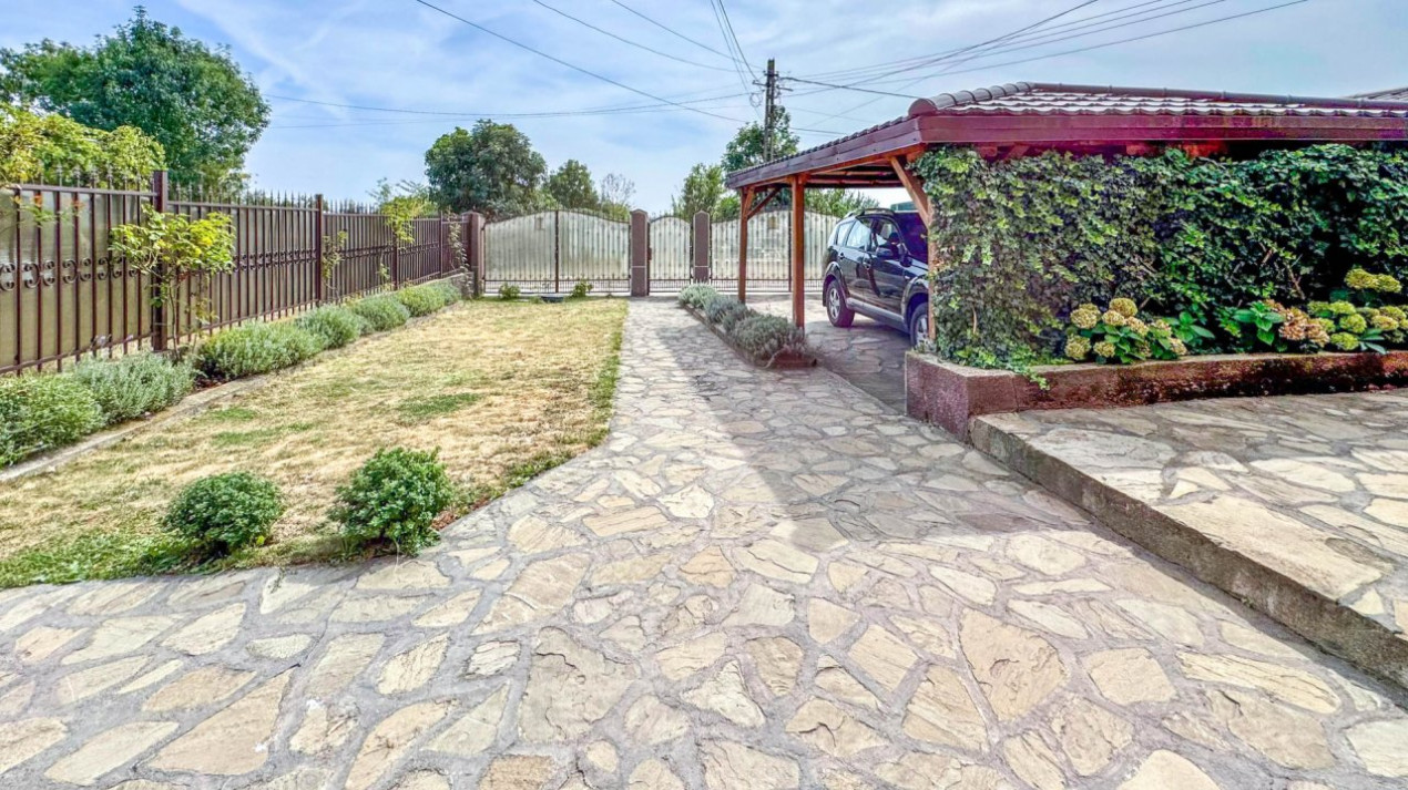 Casa | 356 mpc | Lot 1422 mp | Atelier de creatie | Locuinta/sediu | Baicoi