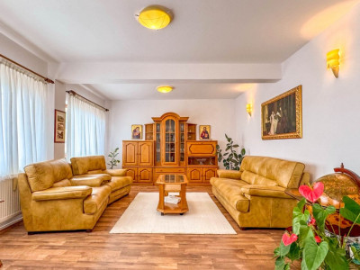 Casa | 356 mpc | Lot 1422 mp | Atelier de creatie | Locuinta/sediu | Baicoi