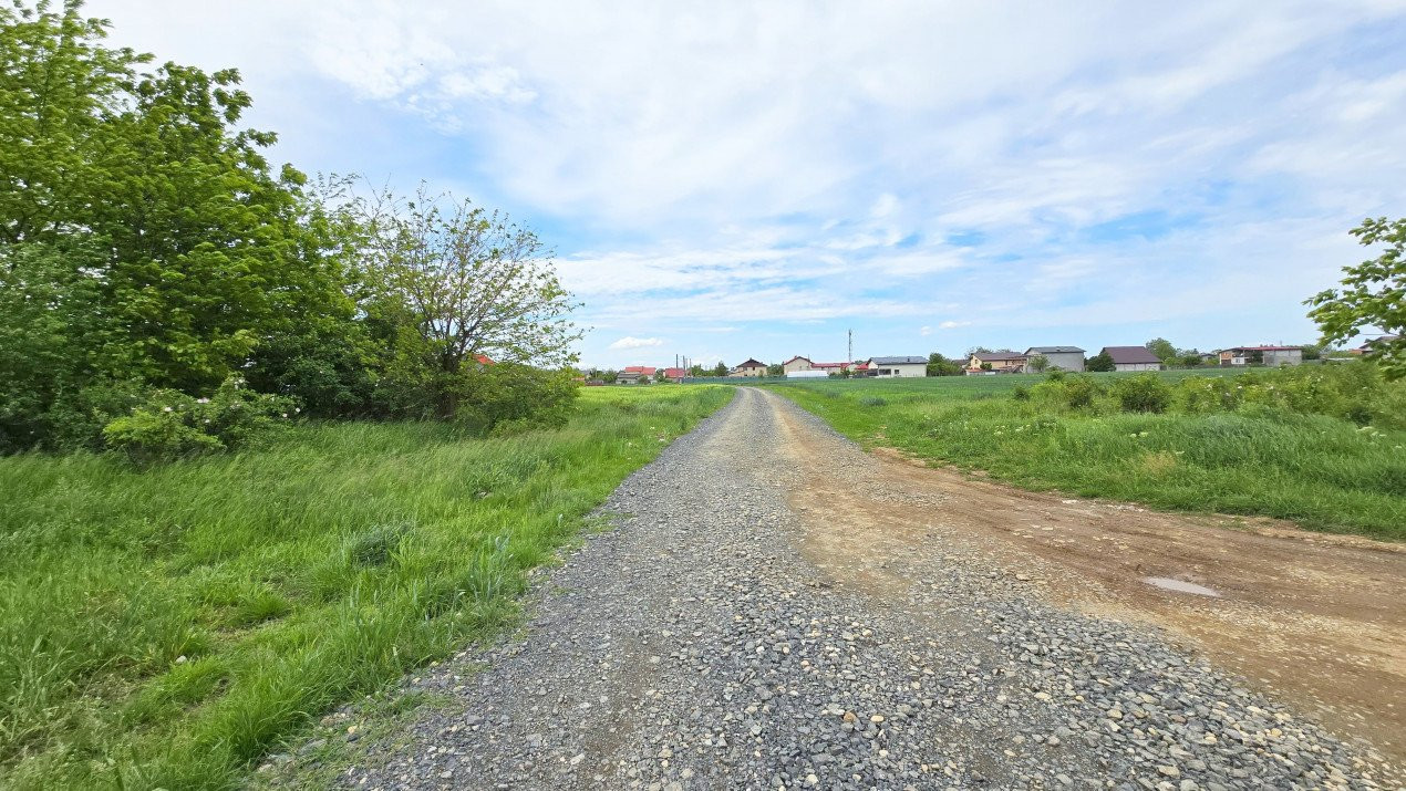 Teren intravilan in zona rezidentiala, la 1 km de A0 si A1