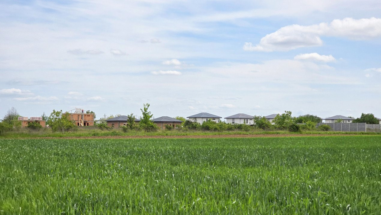Teren intravilan in zona rezidentiala, la 1 km de A0 si A1