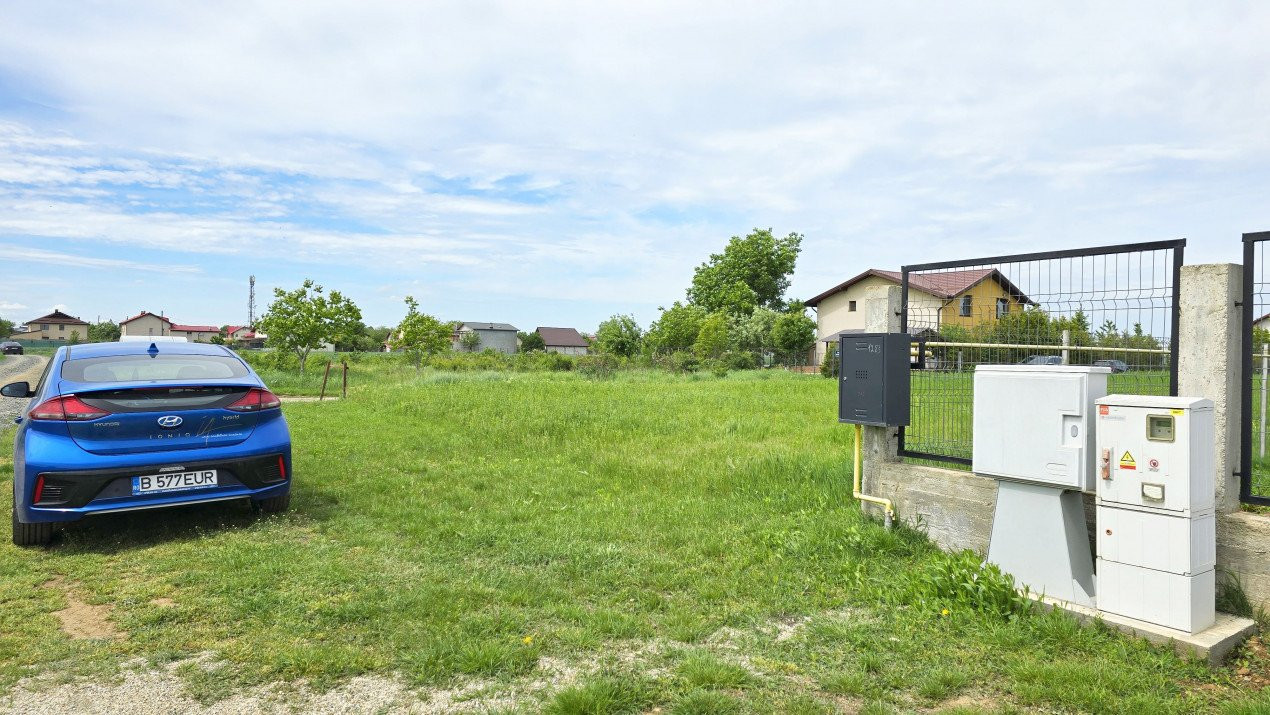 Teren intravilan in zona rezidentiala, la 1 km de A0 si A1