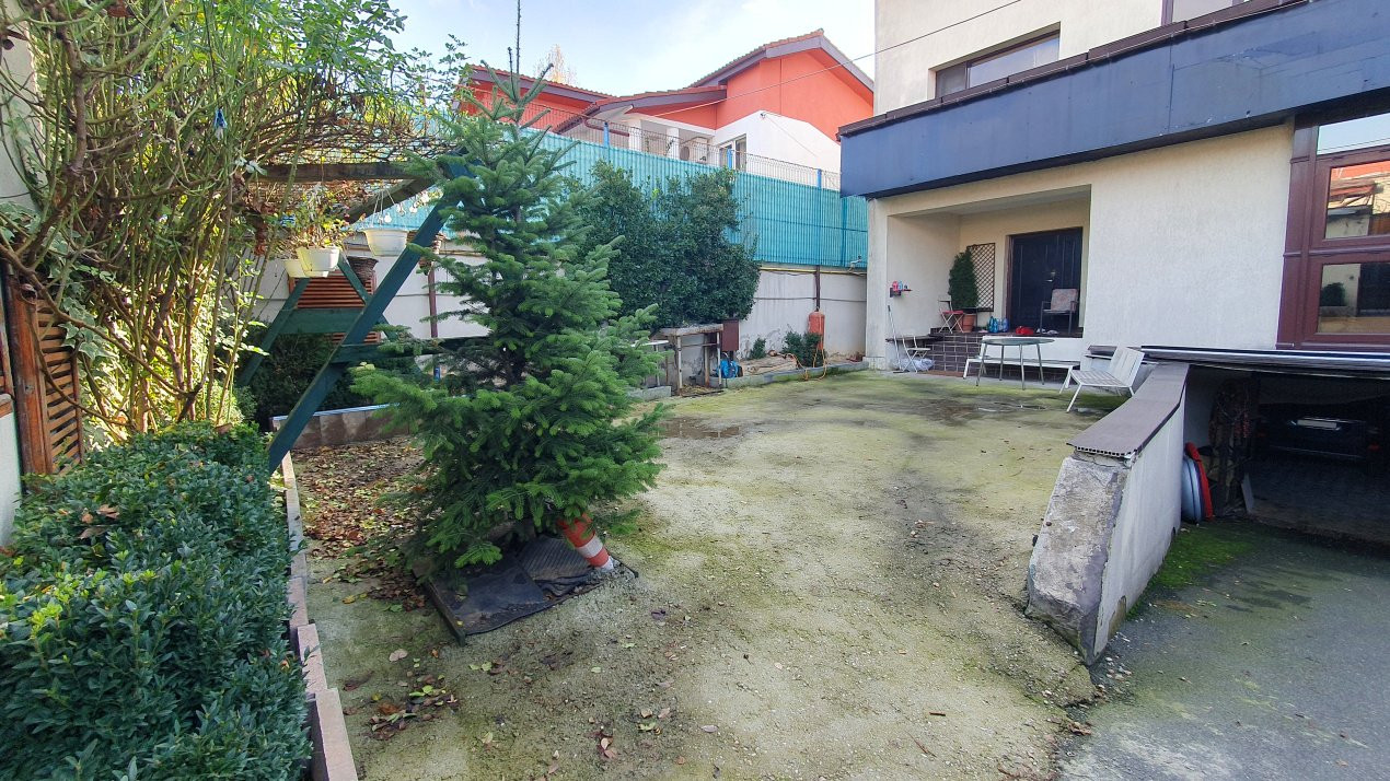 Casa de VANZARE in sector 5 Str. Antiaeriana resedinta sau after school