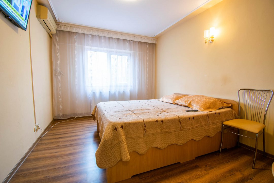 Stefanestii de Jos, 3 camere 70 mp,2 bai,centrala proprie,etaj 1/2