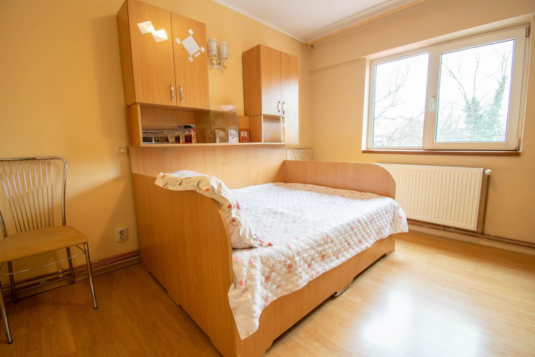 Stefanestii de Jos, 3 camere 70 mp,2 bai,centrala proprie,etaj 1/2