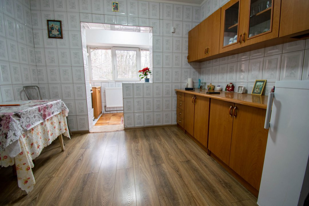 Stefanestii de Jos, 3 camere 70 mp,2 bai,centrala proprie,etaj 1/2