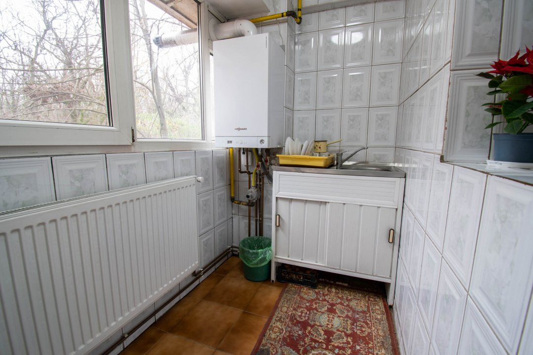 Stefanestii de Jos, 3 camere 70 mp,2 bai,centrala proprie,etaj 1/2