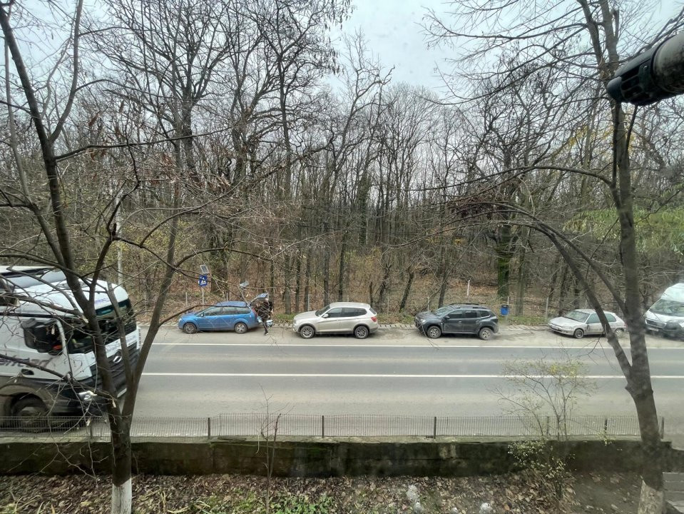 Stefanestii de Jos, 3 camere 70 mp,2 bai,centrala proprie,etaj 1/2