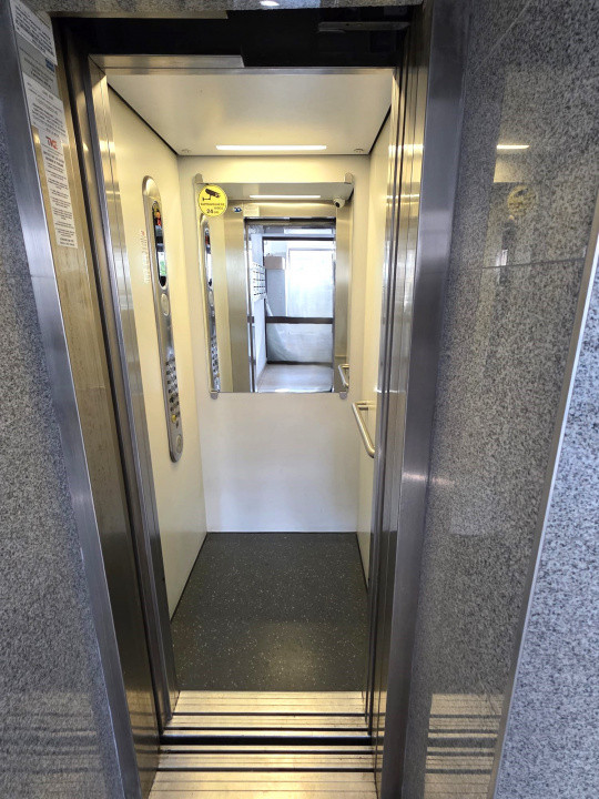 De vanzare 2 camere in Berceni - 10 min metrou Aparatori, str Moldovita 