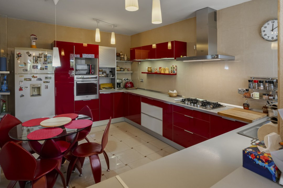 Balotesti, Ion Lahovari, mobilata si utilata complet