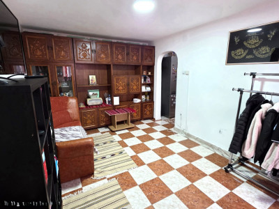 De vanzare 2 camere Lujerului - Ale Cetatuia(centrala proprie)