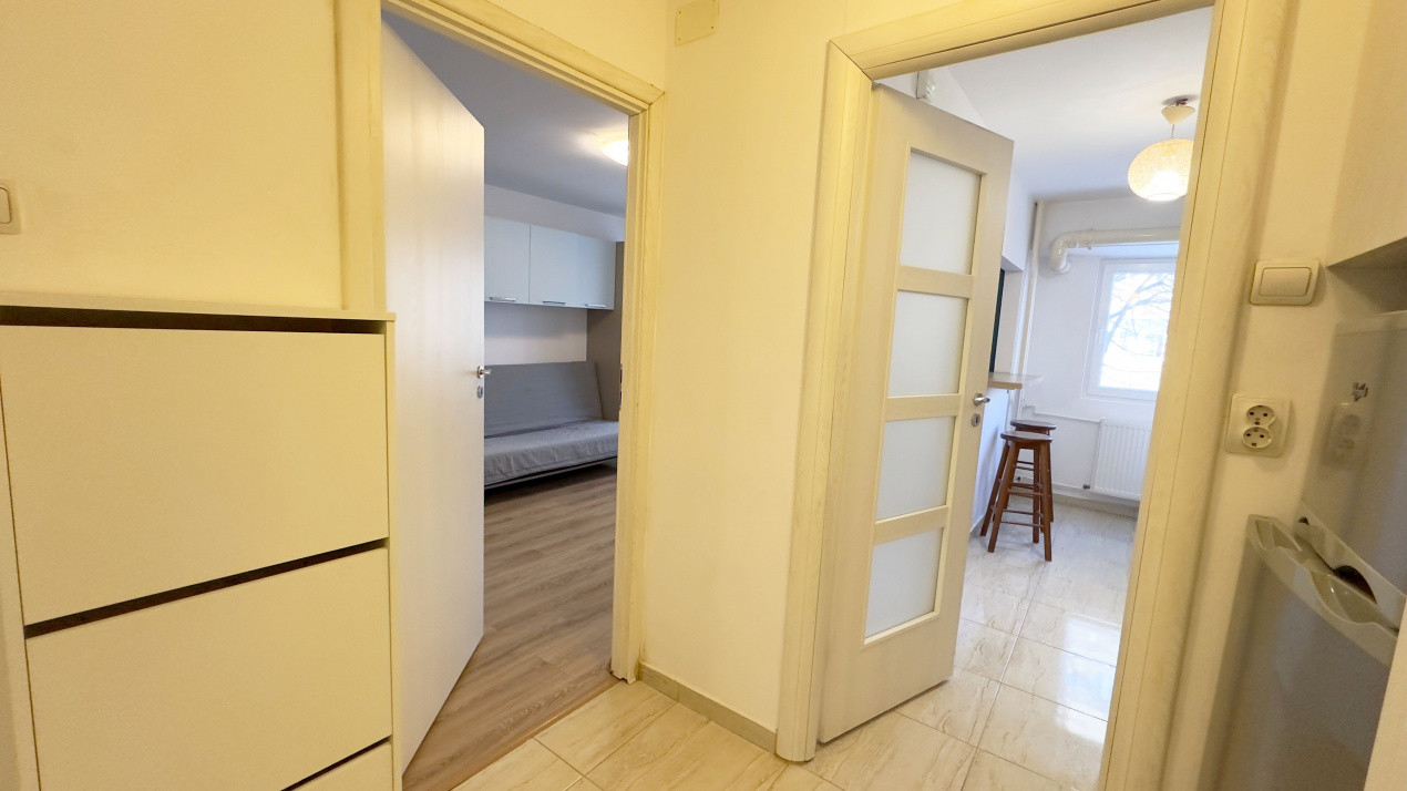 Cauți o garsonieră? Asta s-ar putea să fie prea bună ca să o ignori!