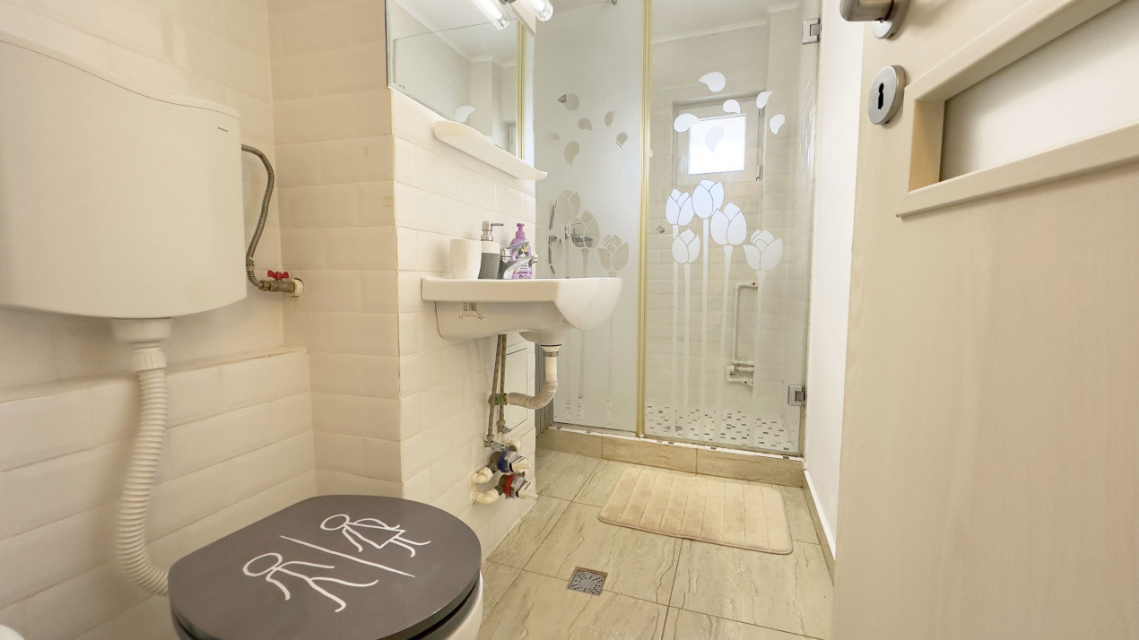 Cauți o garsonieră? Asta s-ar putea să fie prea bună ca să o ignori!