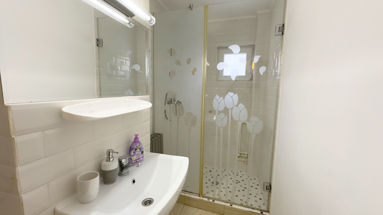 Cauți o garsonieră? Asta s-ar putea să fie prea bună ca să o ignori!