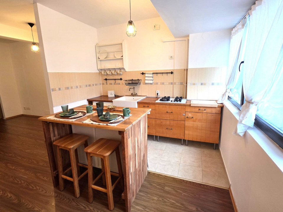 De vanzare 2 camere langa metrou Aparatori - Moldovita 