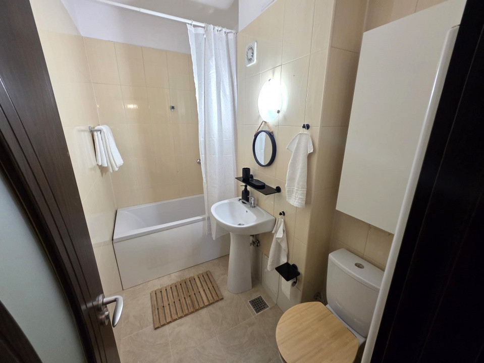 De vanzare 2 camere langa metrou Aparatori - Moldovita 