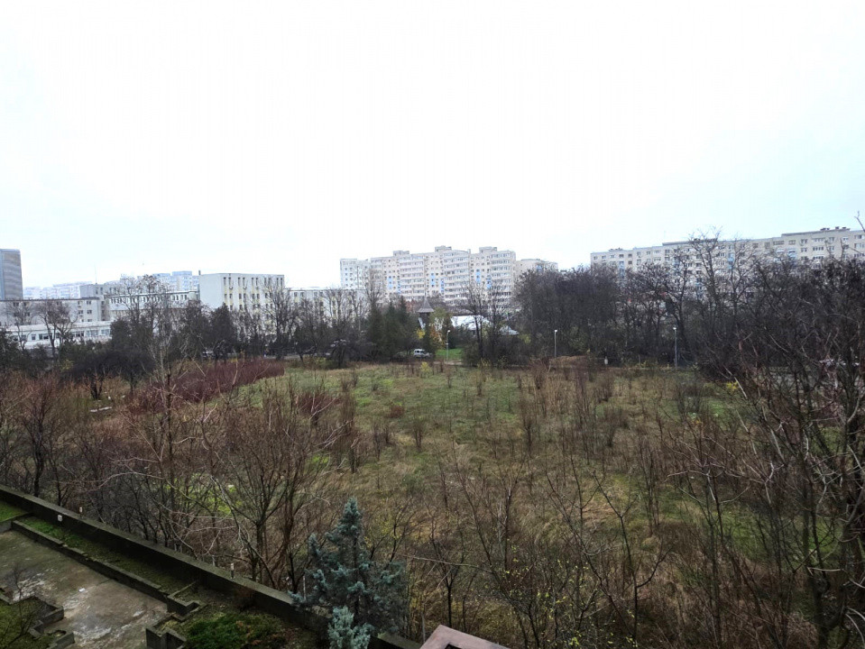 De vanzare 2 camere langa metrou Aparatori - Moldovita 