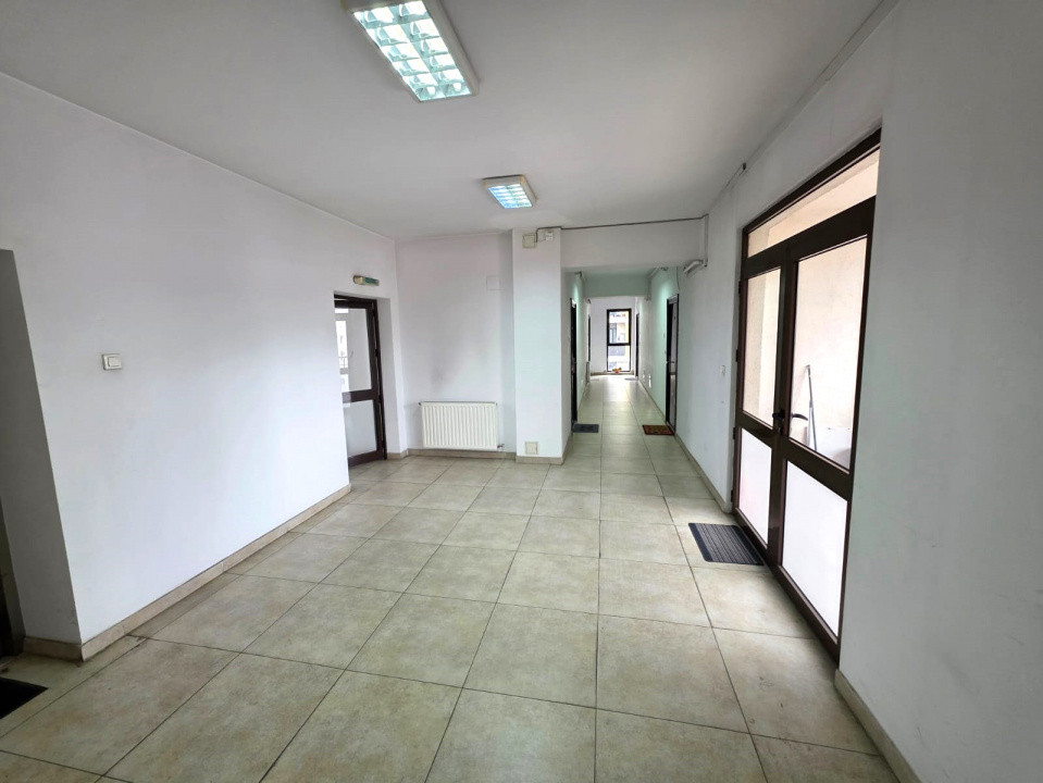 De vanzare 2 camere langa metrou Aparatori - Moldovita 