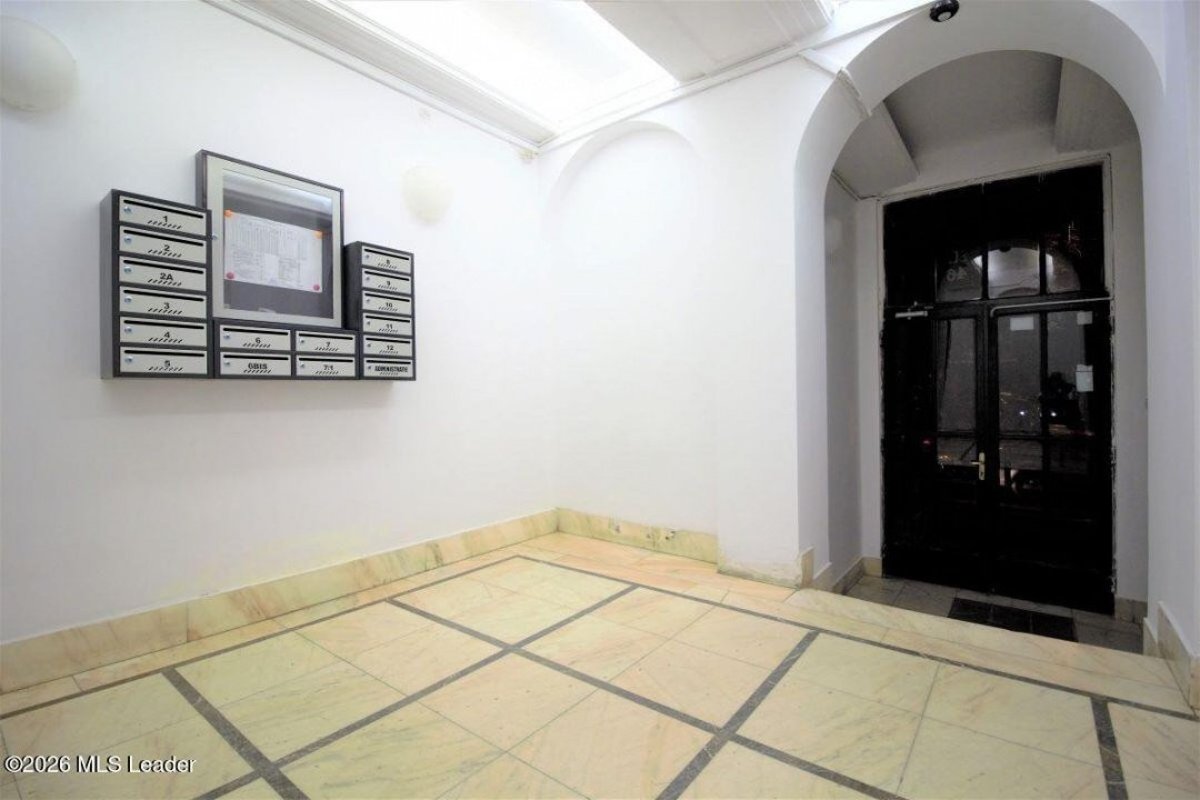 VASILE LASCAR- BATISTEI, STUDIO 41 MP, RENOVAT, LIBER, MOBILAT SI UTILAT COMPLET