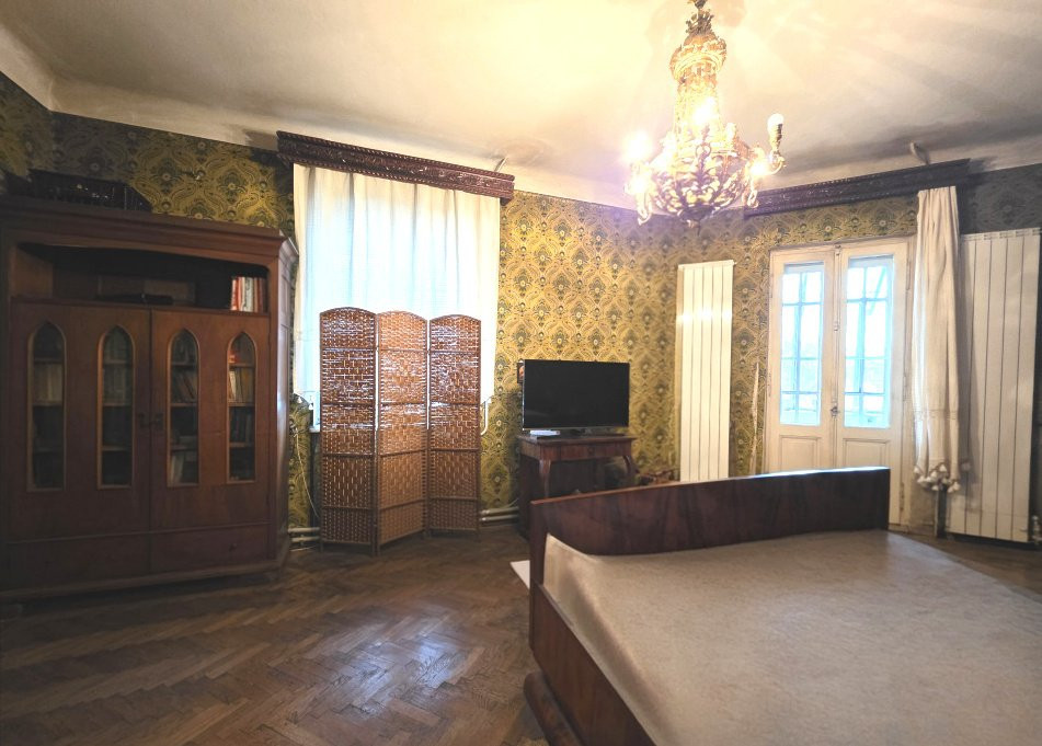 Apartament in Vila, 5 camere,  Alexandru Philippide 4, de renovat