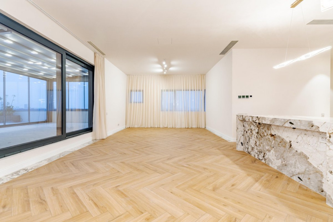 Ce priveliste! Deasupra tuturor - Penthouse Spectaculos cu Terase 210mp!