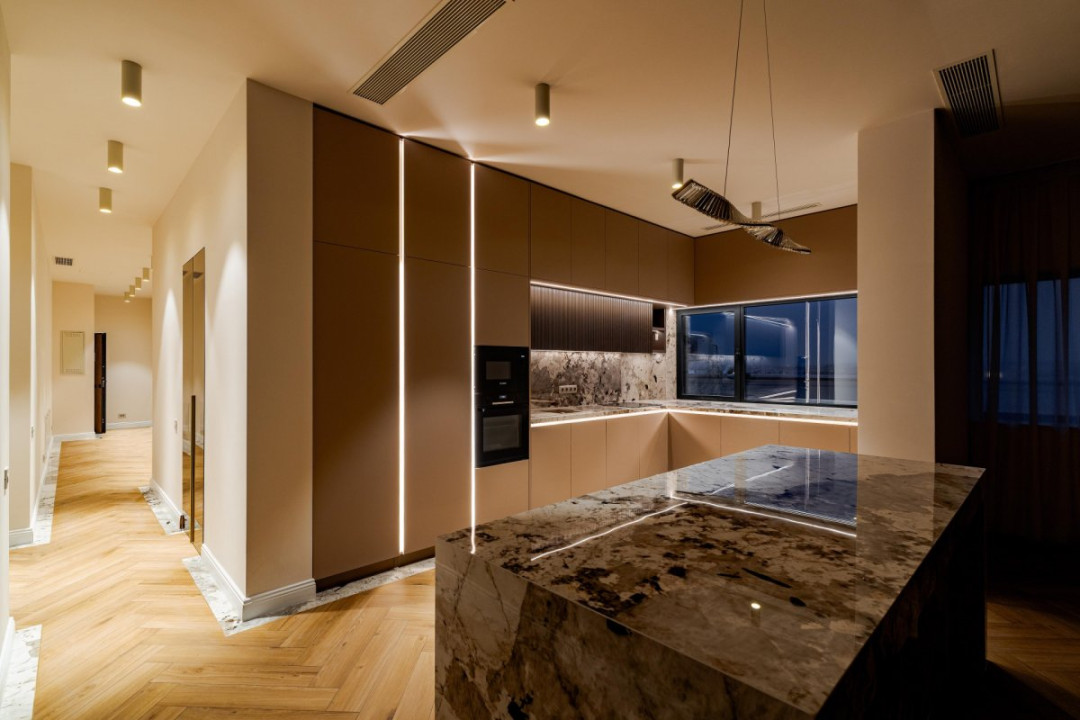 Ce priveliste! Deasupra tuturor - Penthouse Spectaculos cu Terase 210mp!