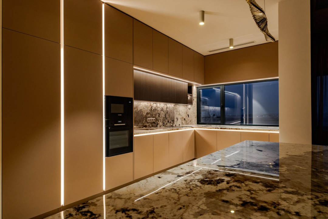 Ce priveliste! Deasupra tuturor - Penthouse Spectaculos cu Terase 210mp!