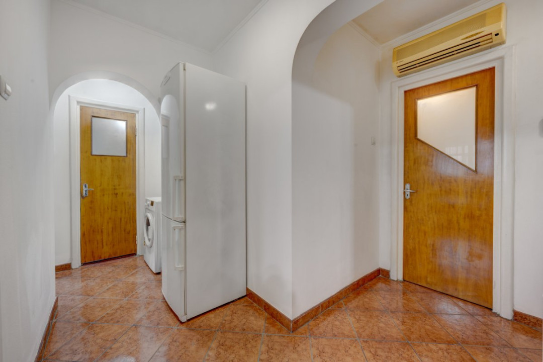 BERCENI – PIAȚA REȘIȚA, 3 CAMERE, 73 MP TOTAL, CENTRALA PROPRIE, LOC PARCARE!