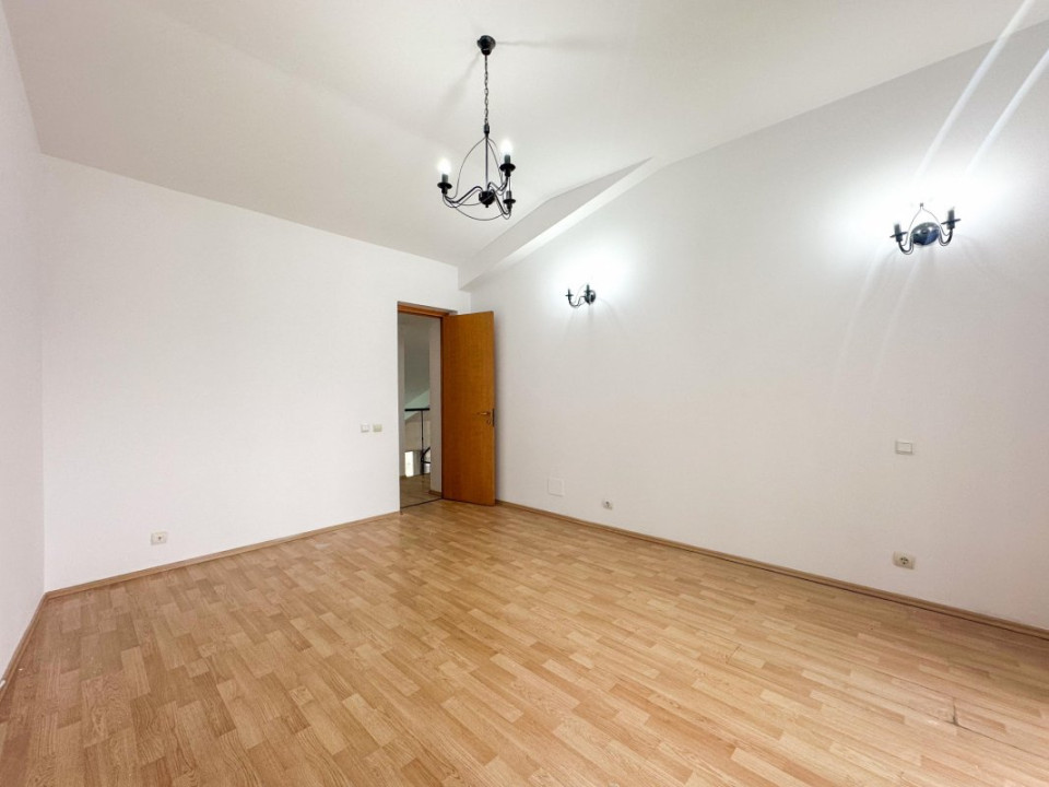 La doi pasi de Universitate - nu doar un birou ci un statut