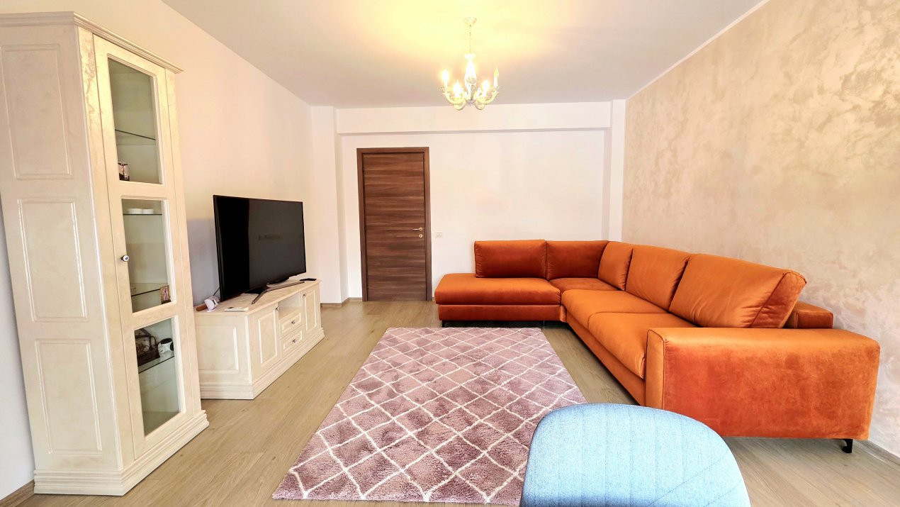 Decomandat, cu 3 camere si 2 bai, 13 Septembrie – Mariott