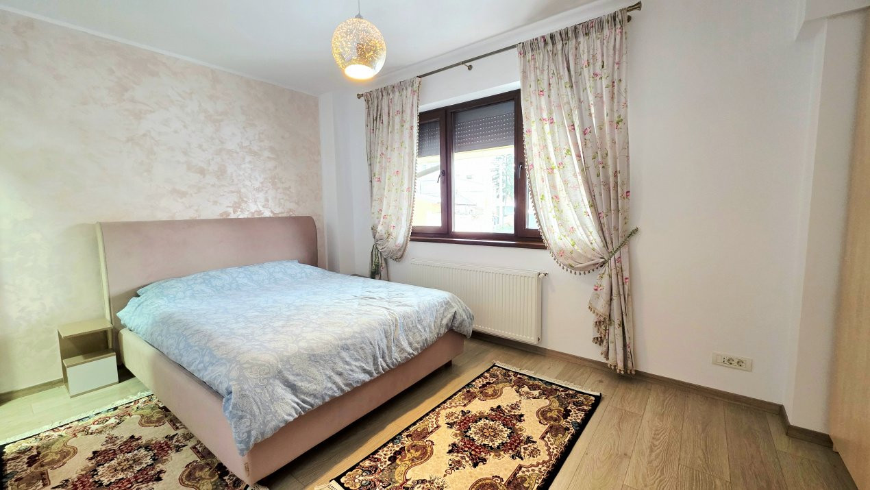 Decomandat, cu 3 camere si 2 bai, 13 Septembrie – Mariott