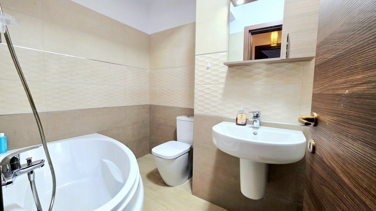 Decomandat, cu 3 camere si 2 bai, 13 Septembrie – Mariott