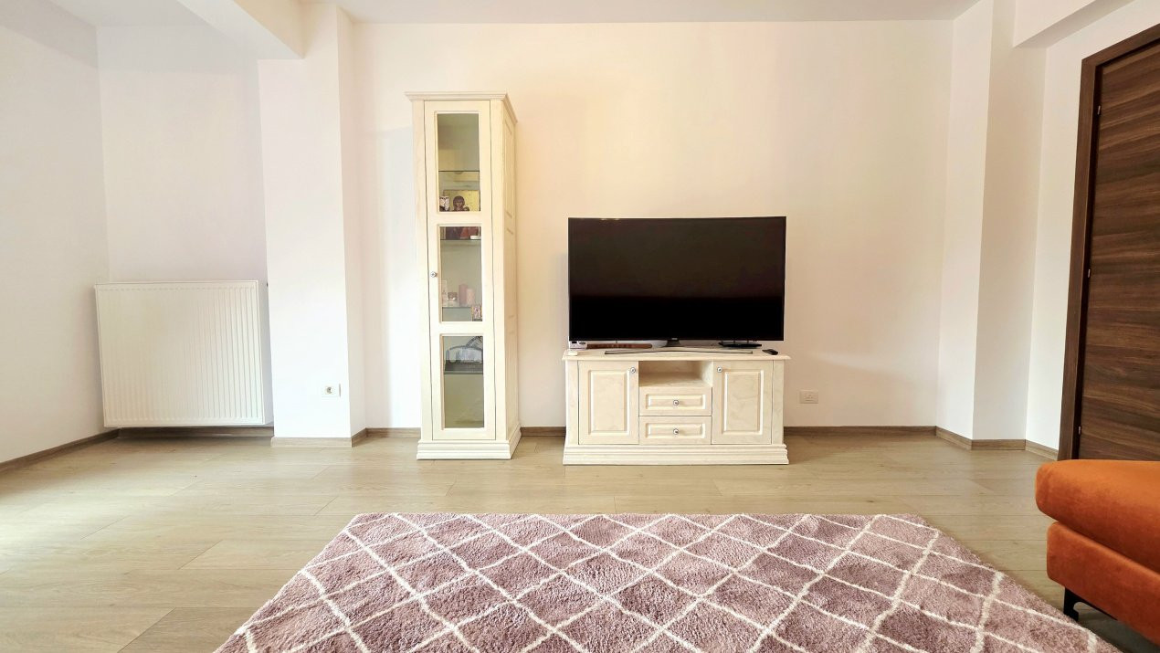 Decomandat, cu 3 camere si 2 bai, 13 Septembrie – Mariott