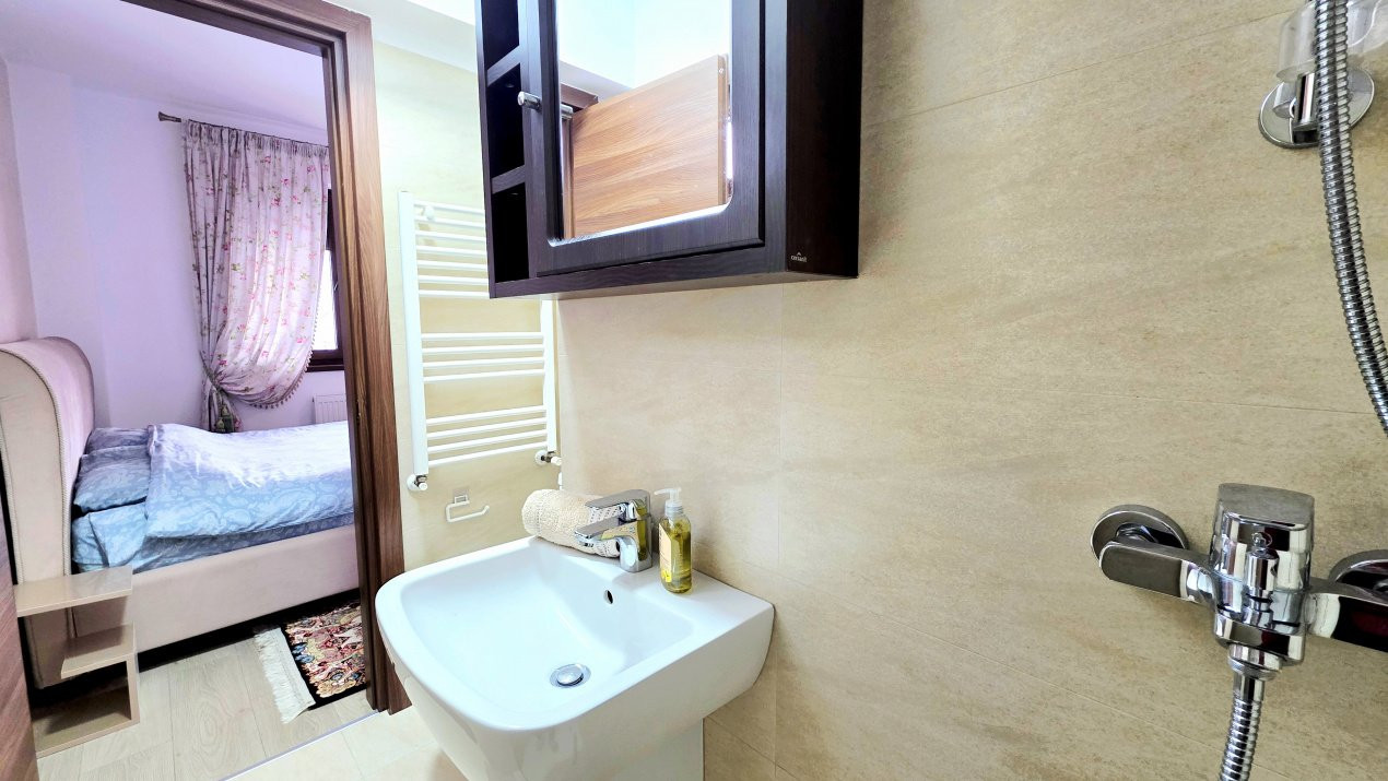 Decomandat, cu 3 camere si 2 bai, 13 Septembrie – Mariott