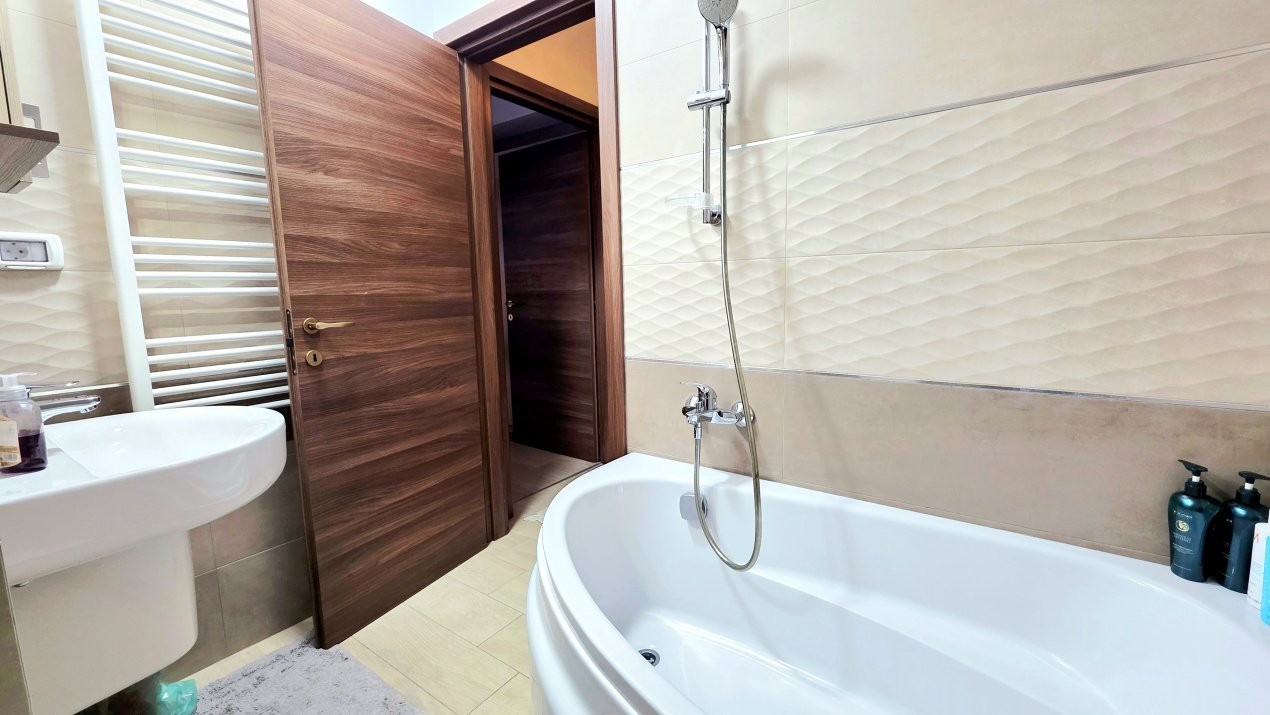 Decomandat, cu 3 camere si 2 bai, 13 Septembrie – Mariott