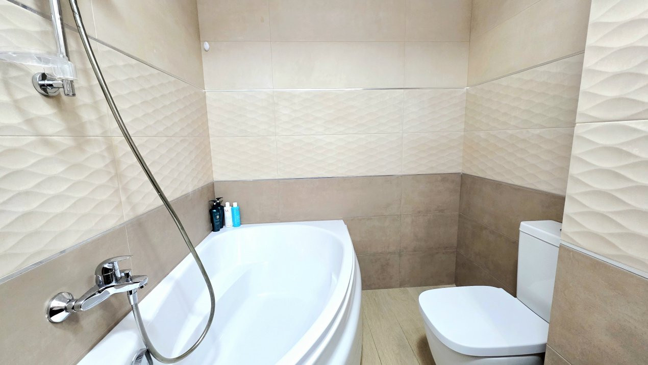 Decomandat, cu 3 camere si 2 bai, 13 Septembrie – Mariott