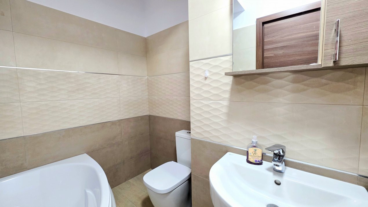 Decomandat, cu 3 camere si 2 bai, 13 Septembrie – Mariott