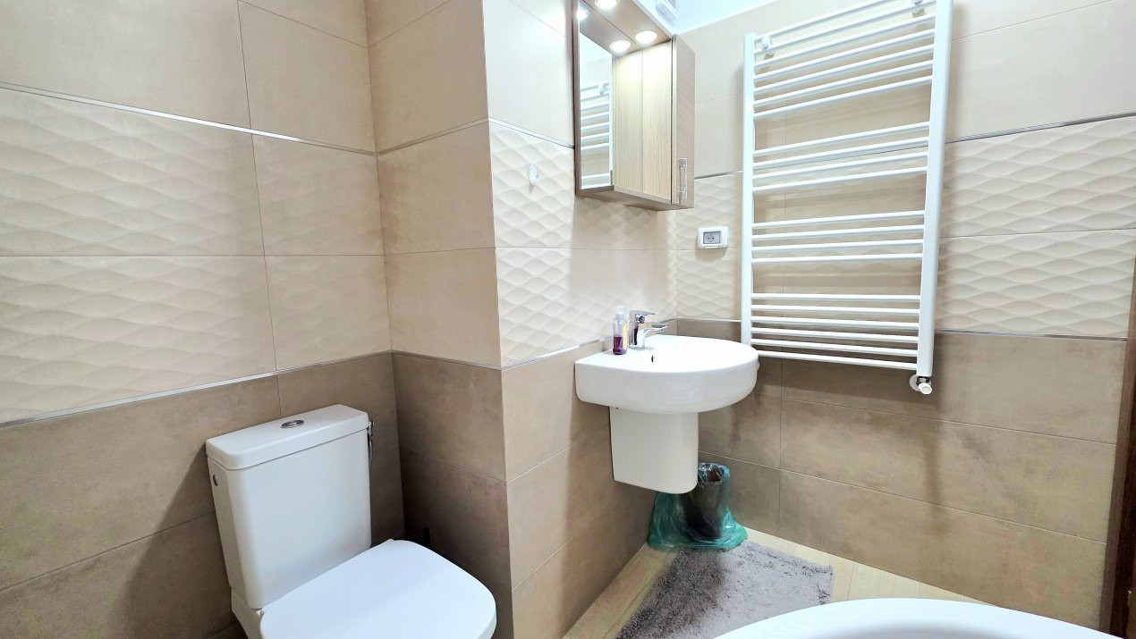 Decomandat, cu 3 camere si 2 bai, 13 Septembrie – Mariott