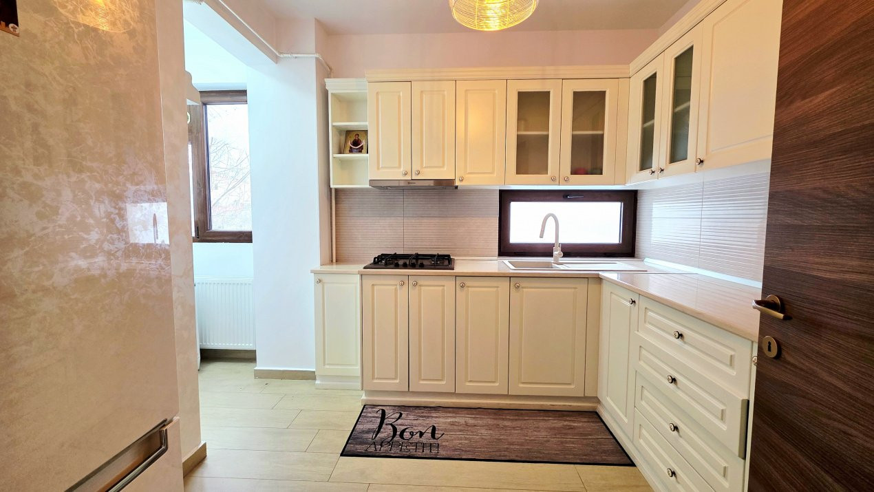 Decomandat, cu 3 camere si 2 bai, 13 Septembrie – Mariott