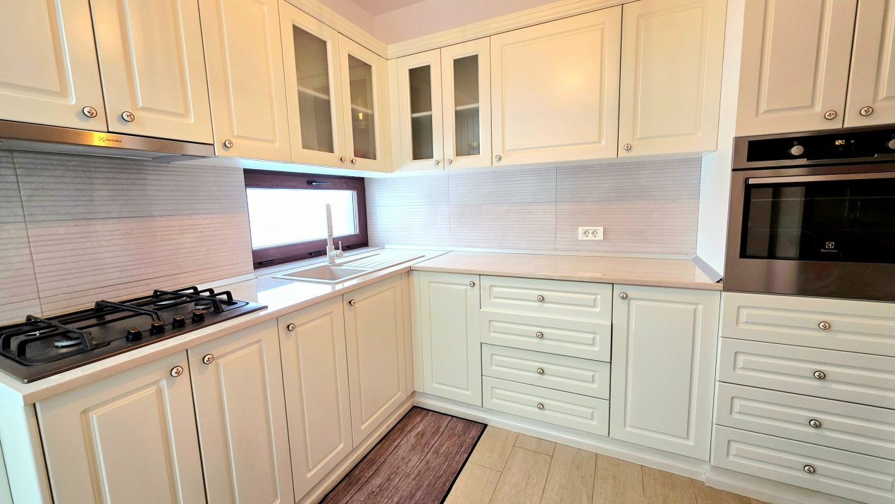 Decomandat, cu 3 camere si 2 bai, 13 Septembrie – Mariott