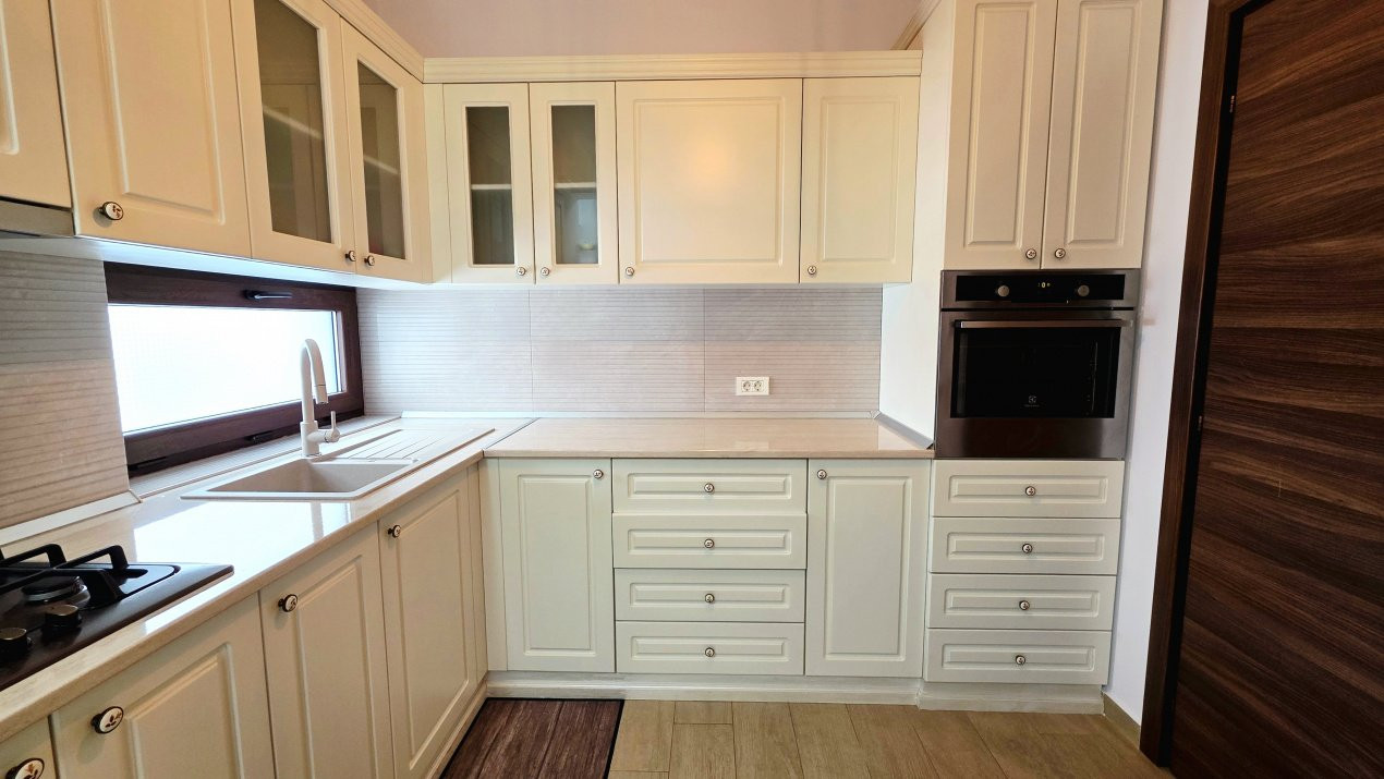 Decomandat, cu 3 camere si 2 bai, 13 Septembrie – Mariott