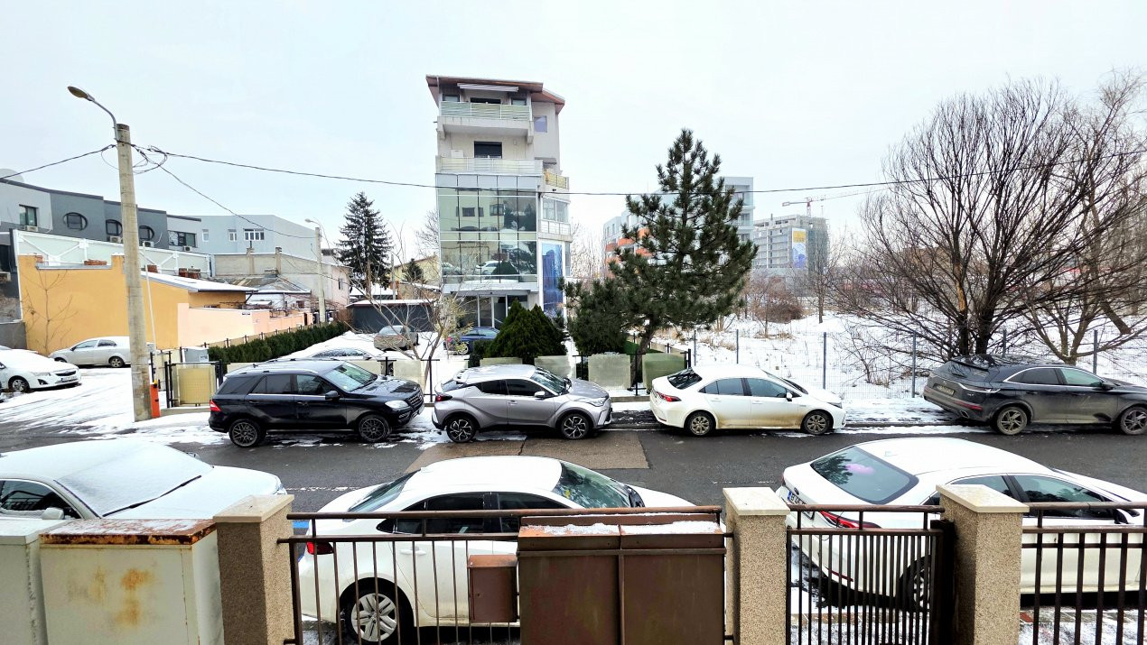 Decomandat, cu 3 camere si 2 bai, 13 Septembrie – Mariott