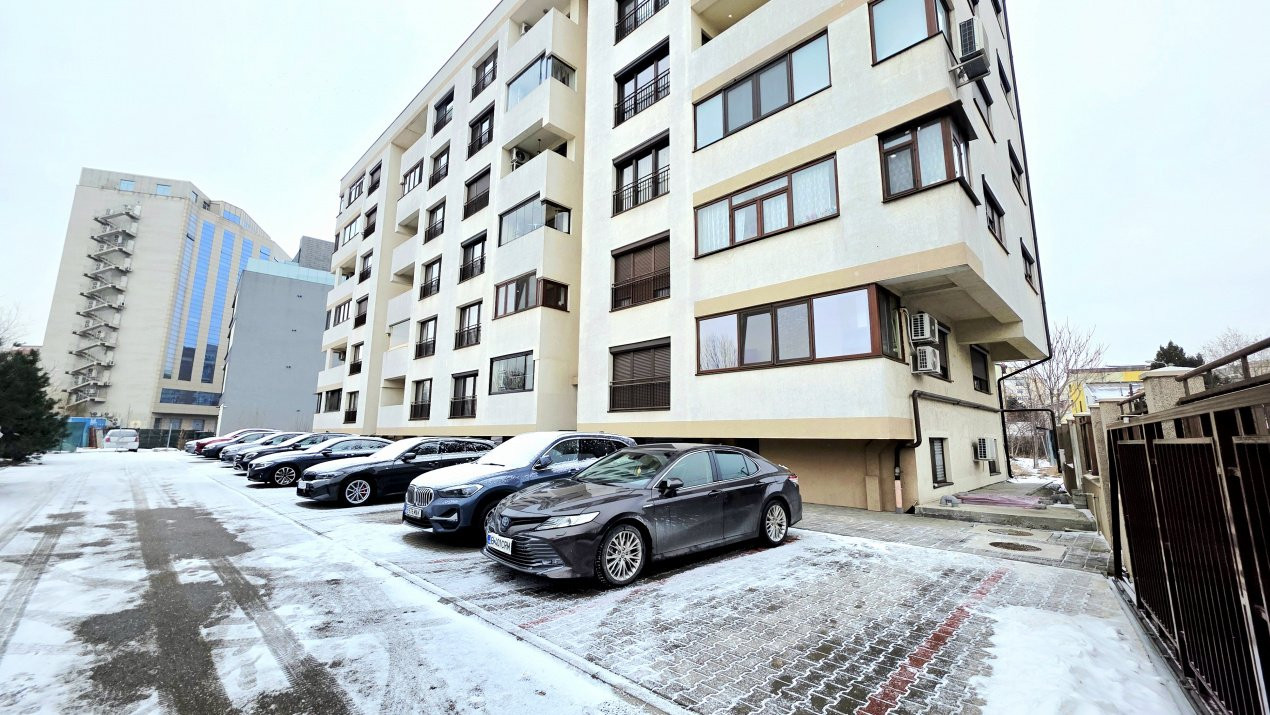 Decomandat, cu 3 camere si 2 bai, 13 Septembrie – Mariott