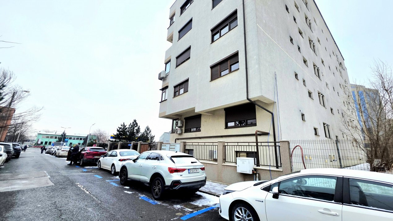 Decomandat, cu 3 camere si 2 bai, 13 Septembrie – Mariott