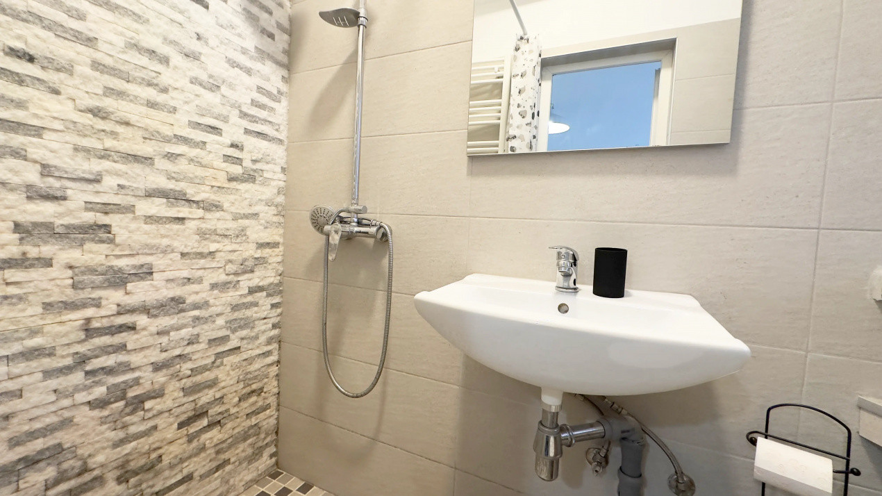 Apartament cu 2 camere de inchiriat, un loc cu energie bună.