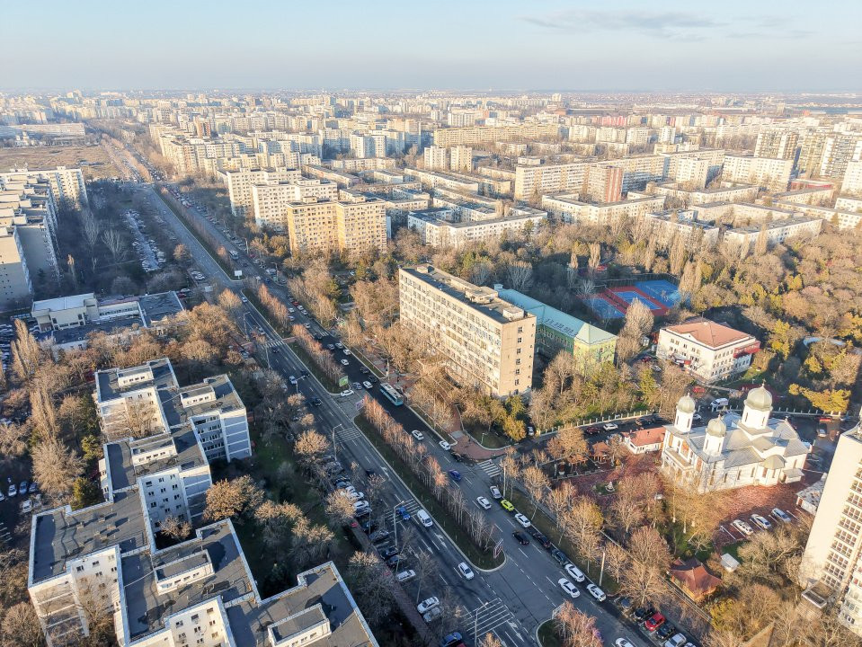 Titan, parcul IOR, Bloc H, decomandat, centrala, vedere la ,,padure,,