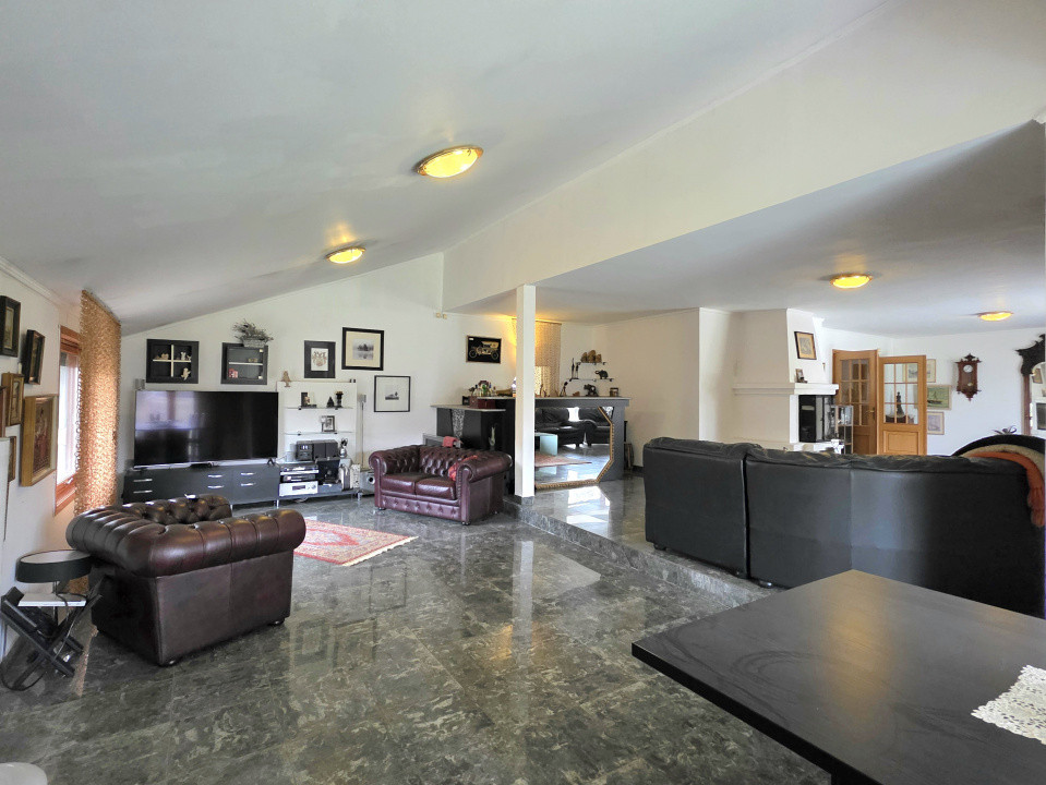 Vilă deosebită de vânzare în Otopeni langa ''Ana Aslan'' - arhitectura germana