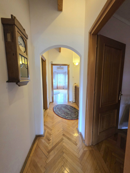 Vilă deosebită de vânzare în Otopeni langa ''Ana Aslan'' - arhitectura germana